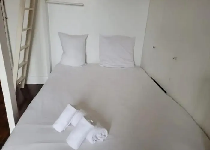 Room With An Eiffel Tower View Near St Germain Des Pres